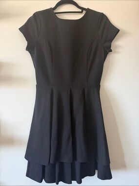 Windsor|Structured Classic Black Cap Sleeve Fit-and-Flare Dress|Large-runs M|EUC